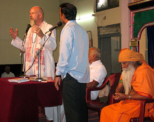Gonga speaks at Feeding of the Poor in Banglore India