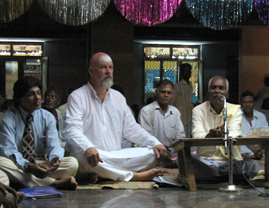 Gonga speaks to the assembly at Vadalur, Tamil Nadu, India