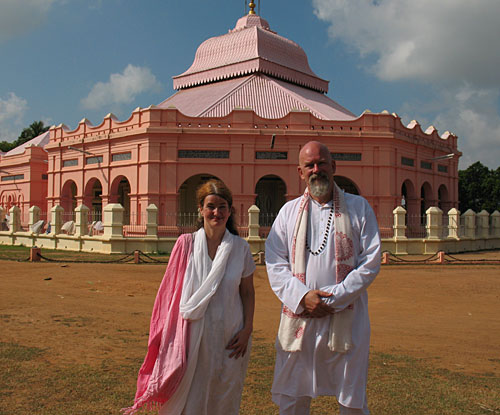 Gonga and Tara at the Assembly at Vadalur