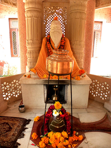 The samadhi of Baba Santosh Puri at the Santosh Puri Ashram in Haridwar