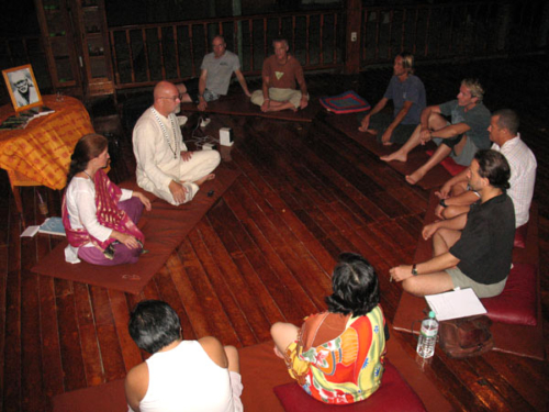 Ganga and Tara teaching a class on Koh Samui