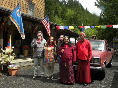 Ganga and Tara about to leave the Dzogchen Retreat Center to continue the American tour