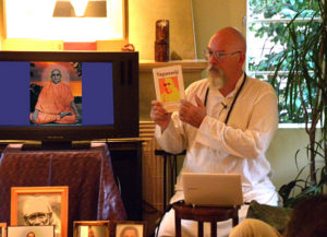 Ganga describing Tapaswiji Maharaj, the saint who lived 185 years, at Russell Targ's house in Palo Alto, California