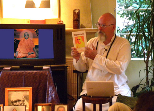 Ganga describing Tapaswiji Maharaj, the saint who lived 185 years, at Russell Targ&#039;s house in Palo Alto, California