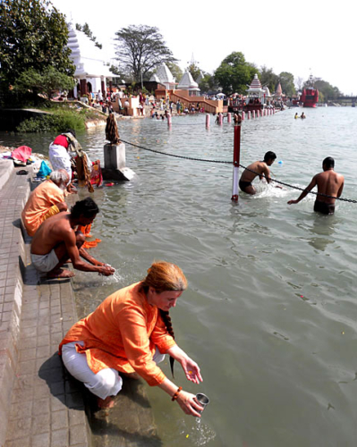 Tara offering milk to Ganga