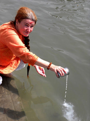 Tara offering milk to Ganga