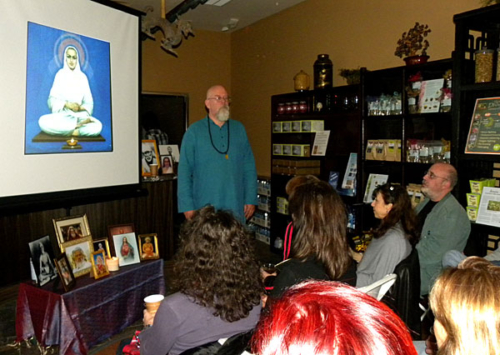 Ganga teaching about Ramalinga Swami and the Light Body at Dragon Herbs in Beverly Hills