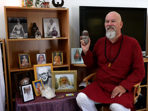 Ganga explaining about shiva lingams at John Riley&#039;s in Santa Monica