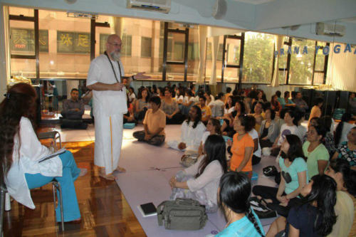 Ganga teaching at Pranayogam in Hong Kong